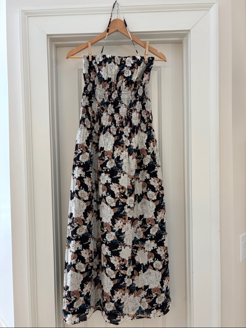 Abercrombie & Fitch Black Floral Smocked Halter Maxi Dress Size Medium